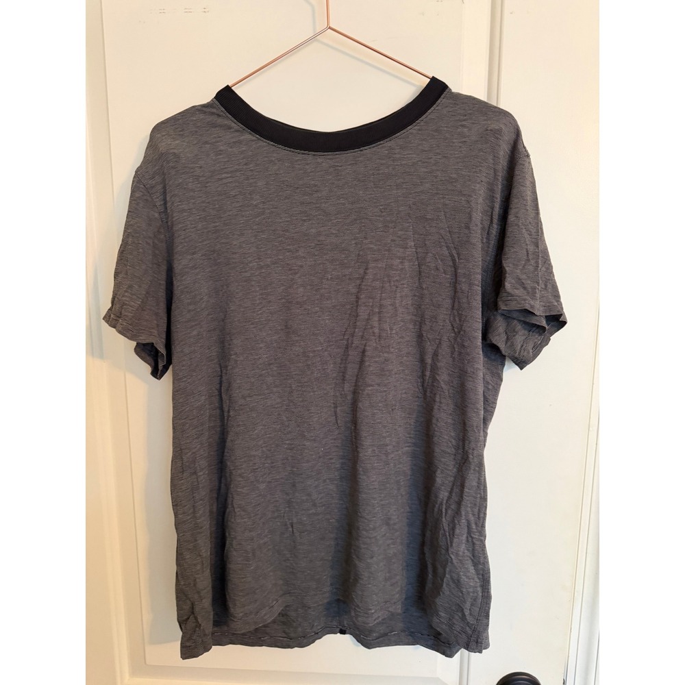 Lululemon T-Shirt Mens L Gray Excellent Short Sleeve Back Seam Crew Neck Tee